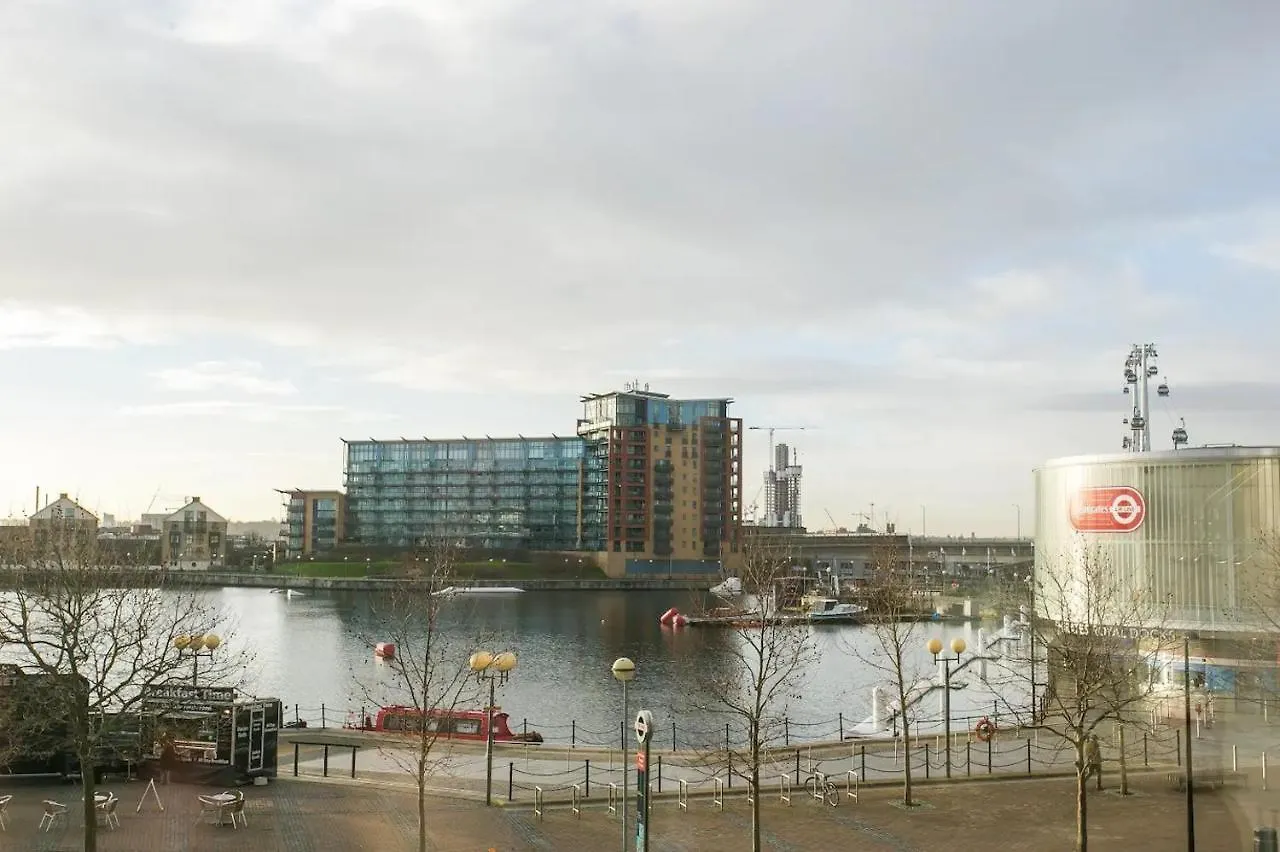1 Bedroom Apartment With Dock Views In E16 Londres 0*,  Reino Unido
